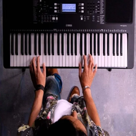 Yamaha (PSR-E373) Portable Keyboard With 61 Keys Piano – Black